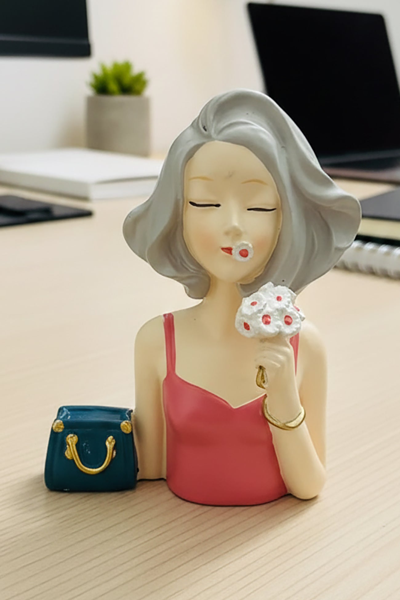 Modern Lady Statue Table Décor Showpiece for Home &amp; Office Desk